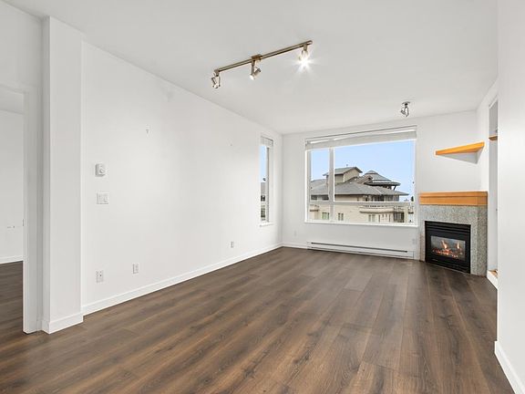 5th image of 580 Raven Woods Dr #405