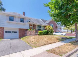 884 Virgil Ave, Ridgefield, NJ 07657