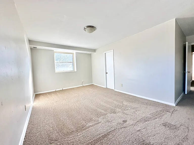 Waldorf Park Apartments — Photo 44