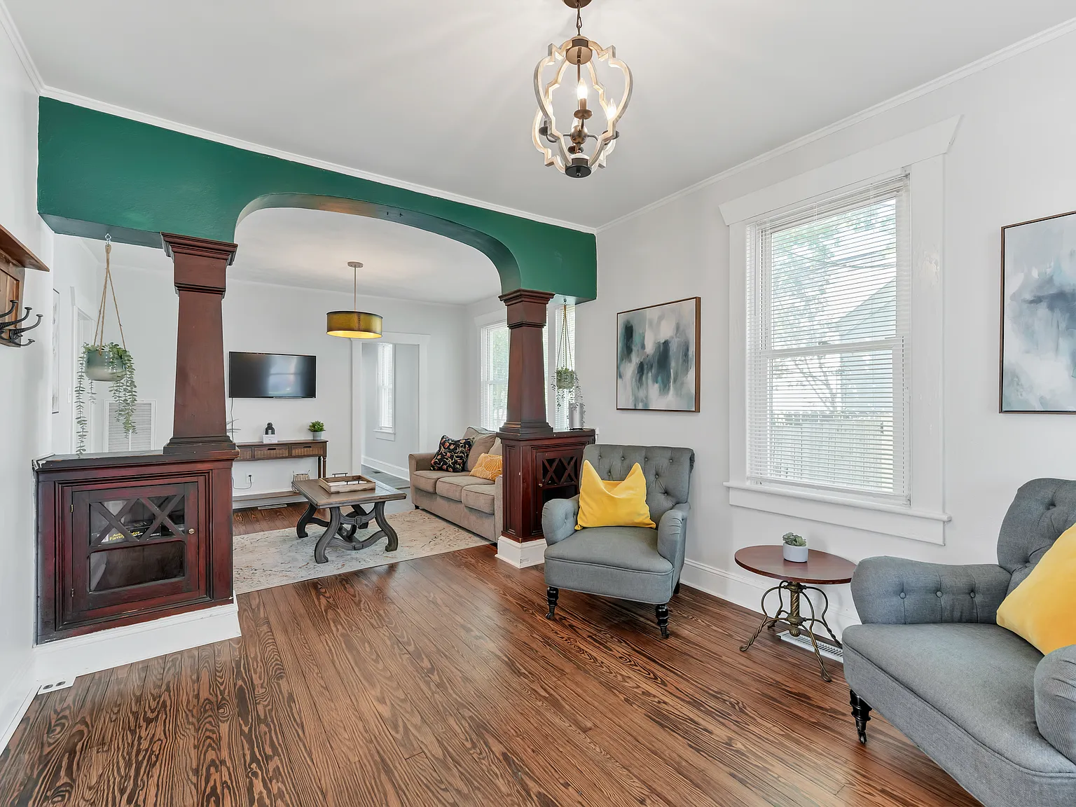 1133 E Leicester Ave — Photo 3