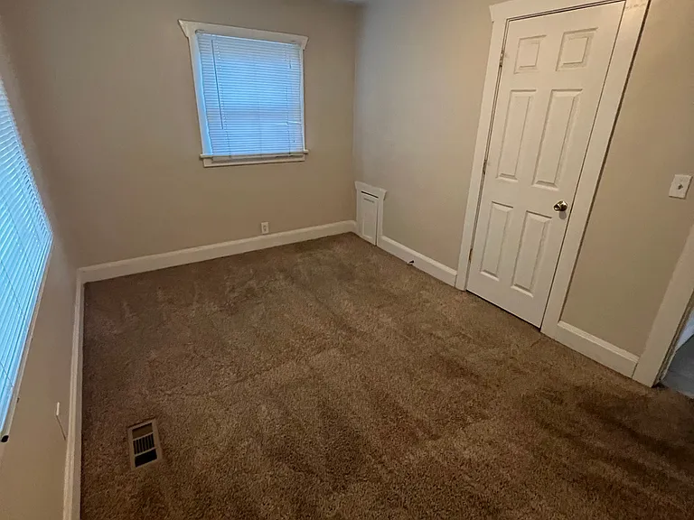 2622 S Green St — Photo 17
