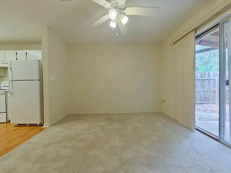 715 Lloyd St — Photo 6