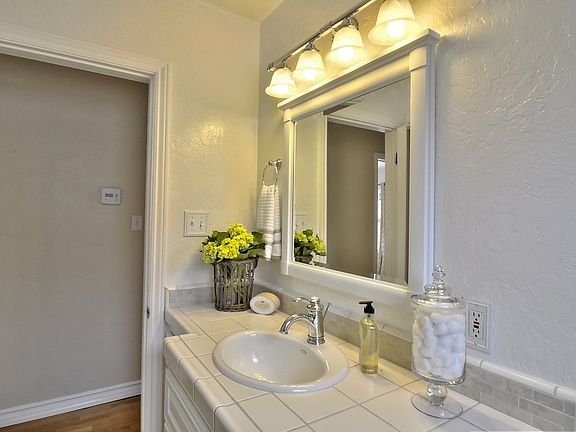 3rd image of 4517 Albury Ave