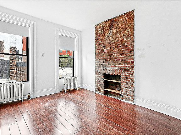 3rd image of 301 W 20th St APT 2C