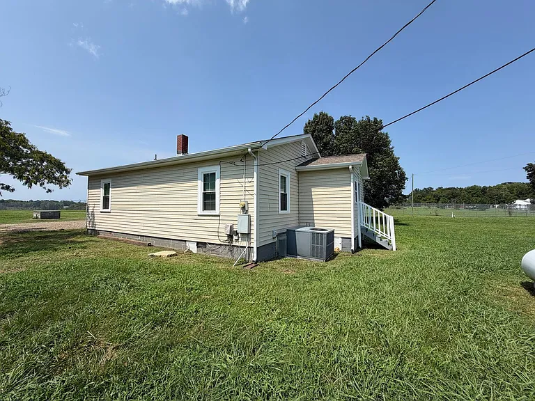 2712 Anthony Rd — Photo 2