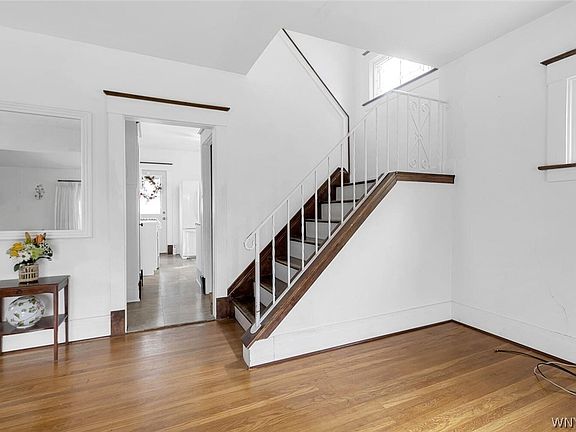4th image of 323 Norwalk Ave