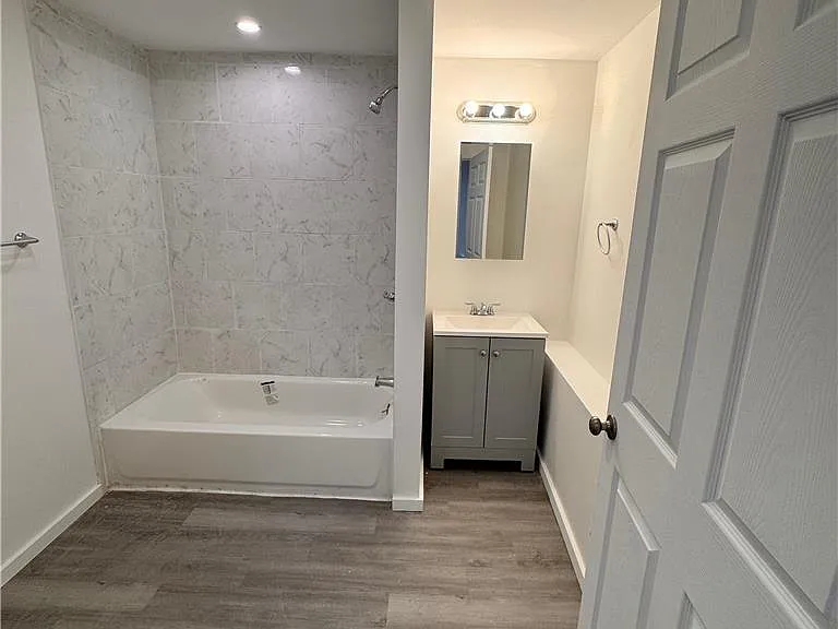 2250 Butler St #102 — Photo 6