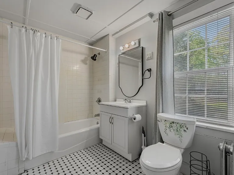 22 W High St #2 — Photo 5