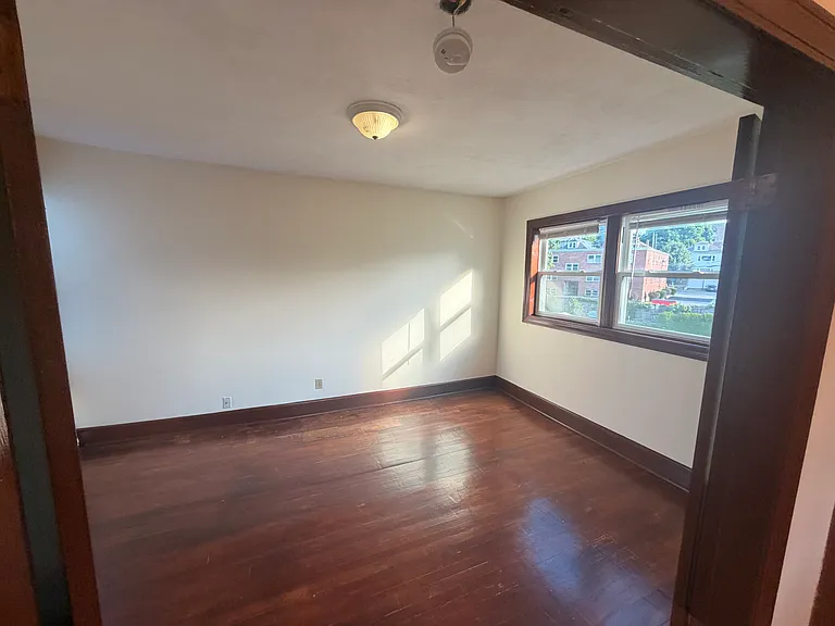 569 Main St #3 — Photo 4