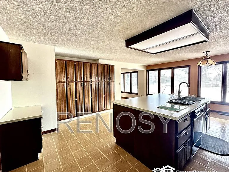 3006 Fleur Dr — Photo 8