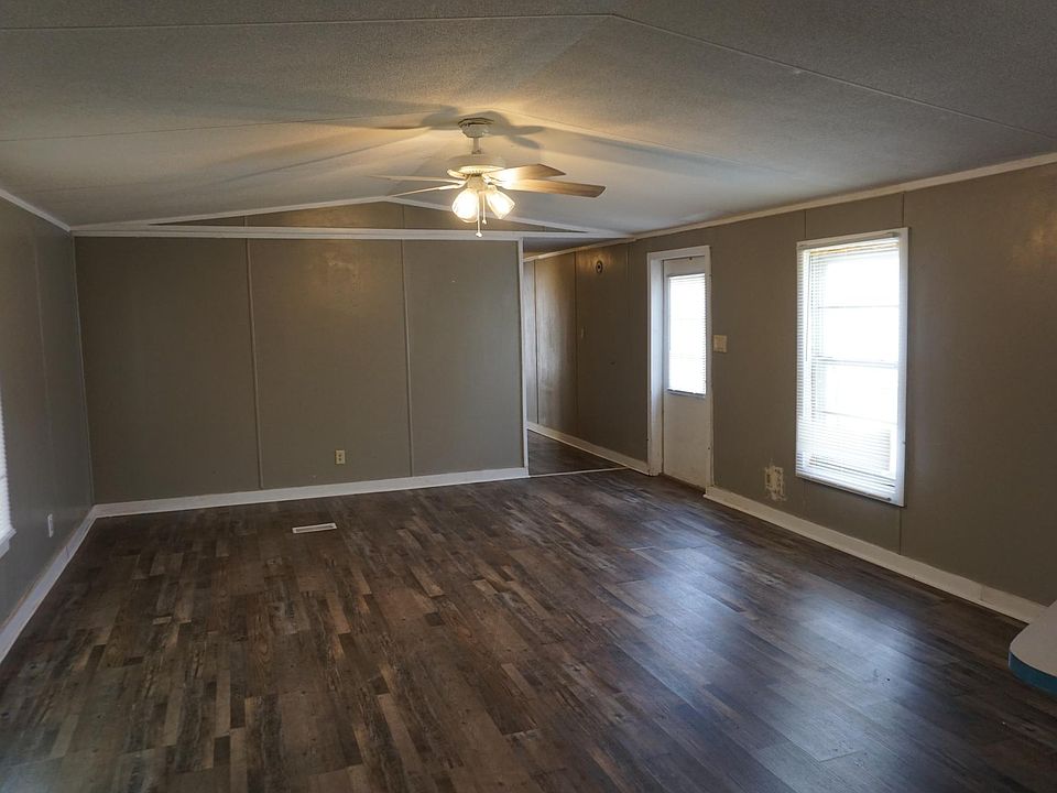 601 E 1st St, TX 76354 Zillow