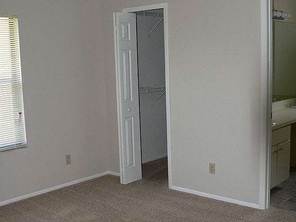 3rd image of 820 Park Ave