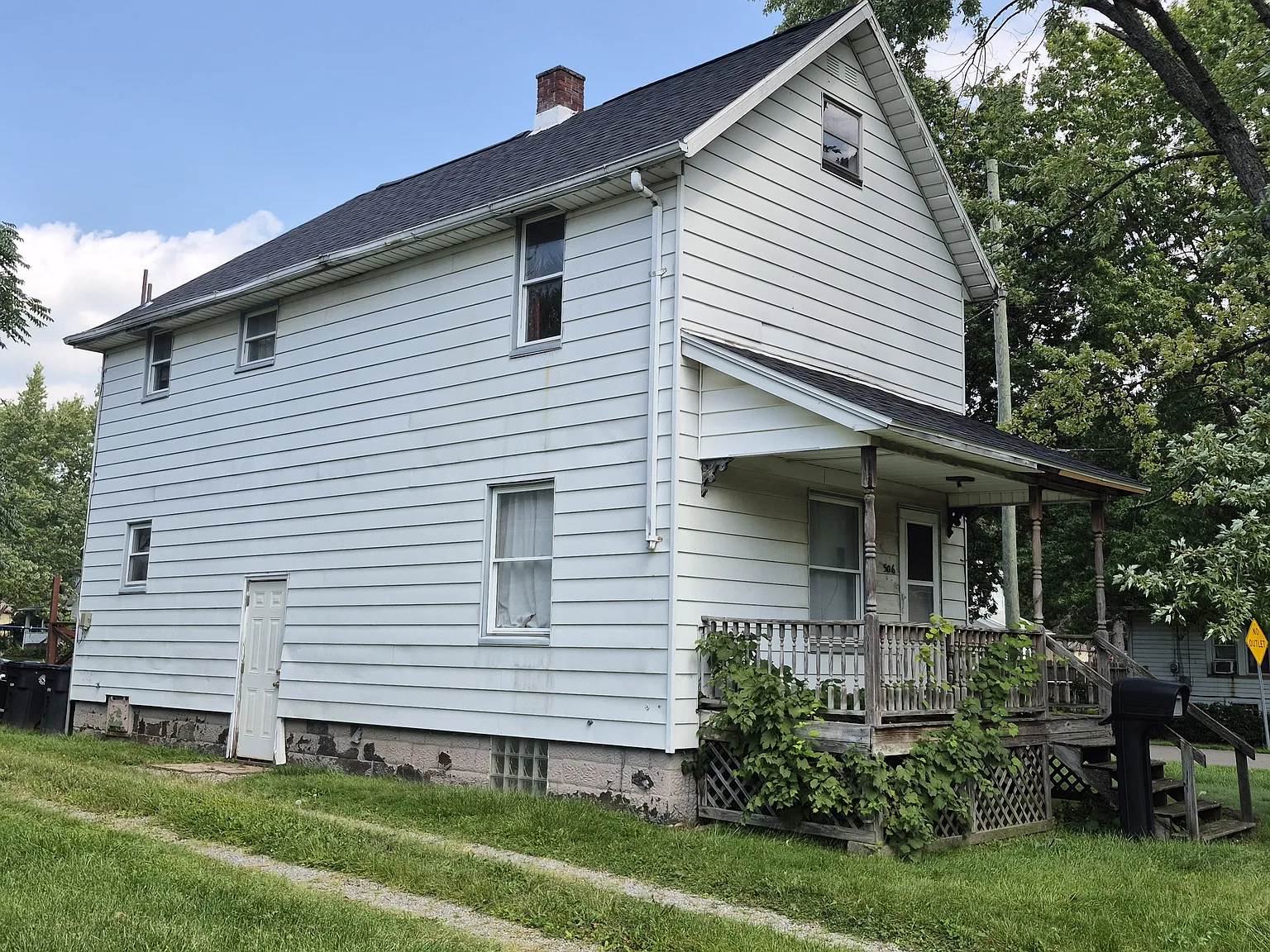 3 bed, 1132 sqft, $1,100 — Photo 1