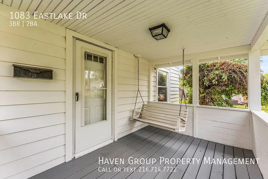 1083 Eastlake Dr, Eastlake, OH 44095 - Spacious 3-bed 1.5-bath single-family home! — Photo 3