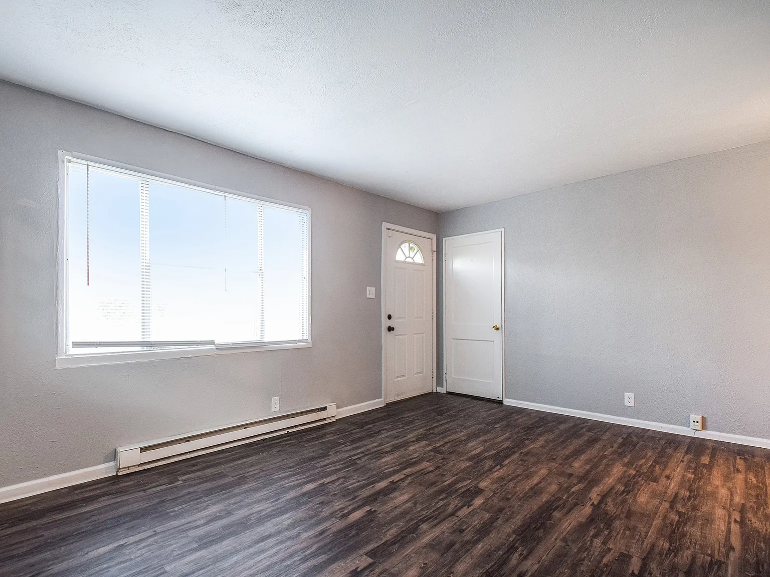 Charming 2 Bedroom Home with Garage and Full Basement — Photo 4