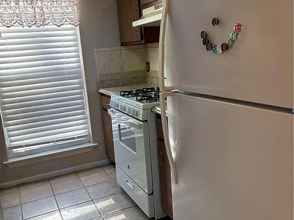 4th image of 23 Knollwood Circle