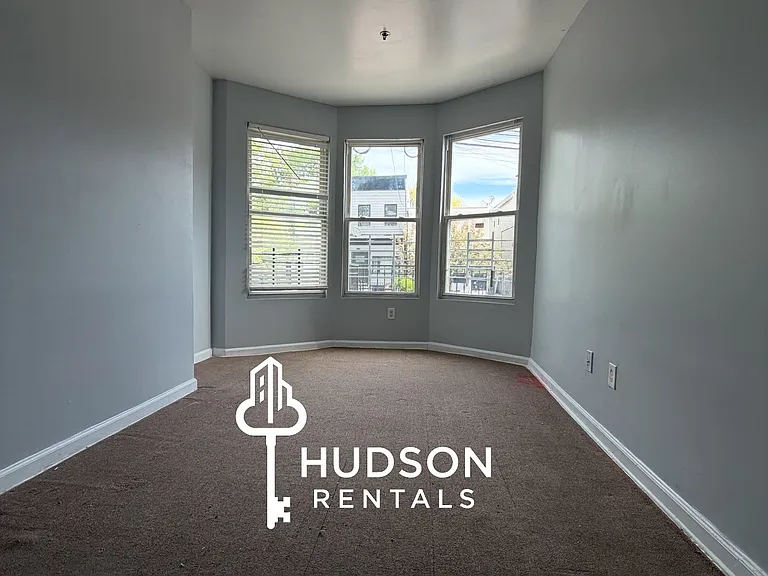 625 Bramhall Ave #1R — Photo 3