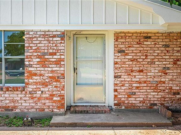 3rd image of 5021 Sarah St