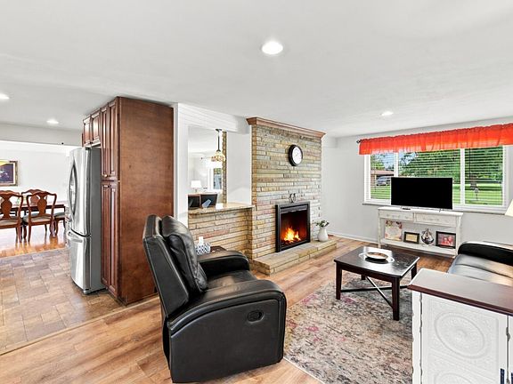 4th image of 4631 Elmont Dr