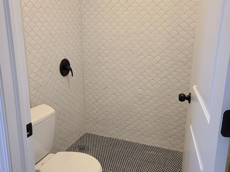 Master Bath w Walk-in Shower