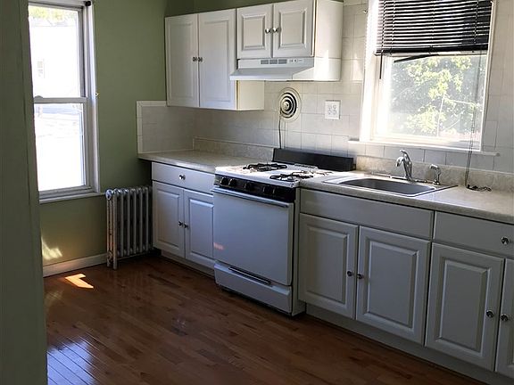 2nd image of 156 Clinton Ave