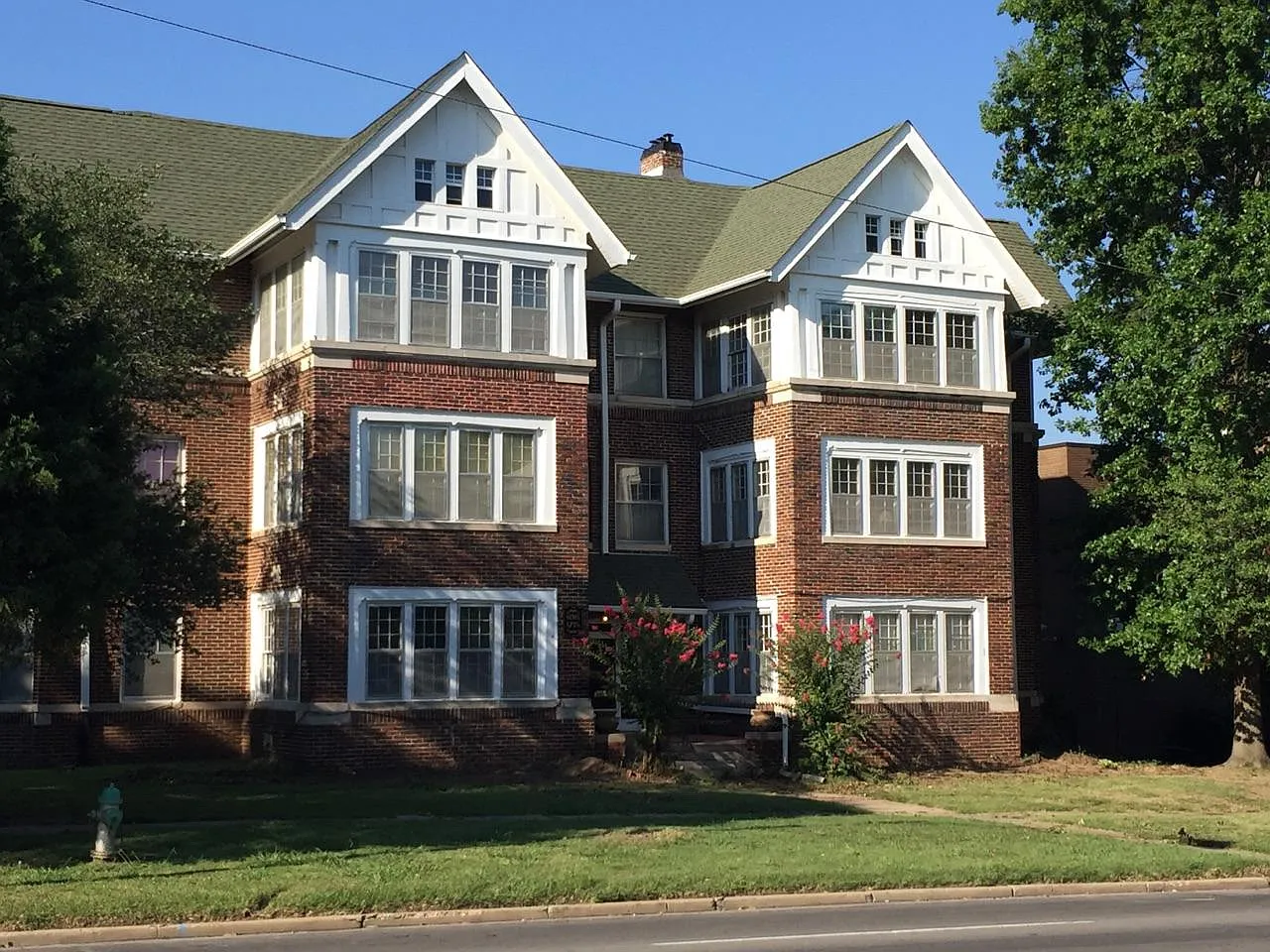 2 bed, 1300 sqft, $850 — Photo 1