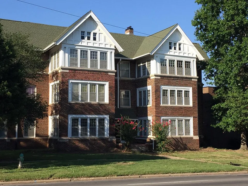 1224 W Okmulgee St