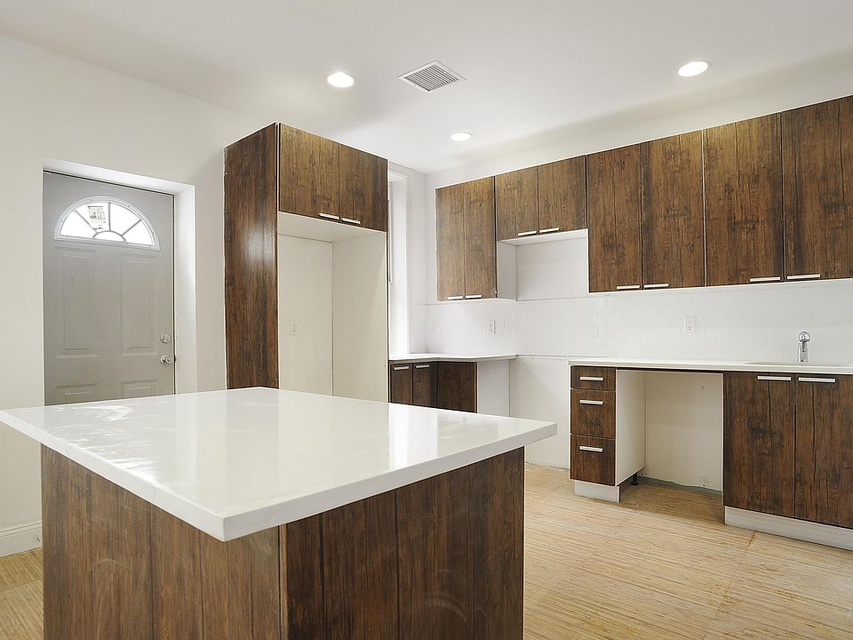 2nd image of 33 Aberdeen St