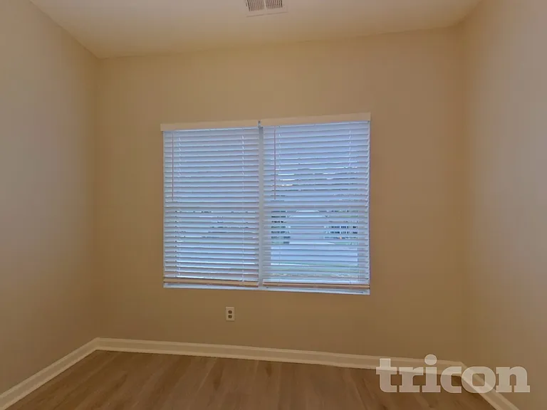 418 Daffodil Dr — Photo 3