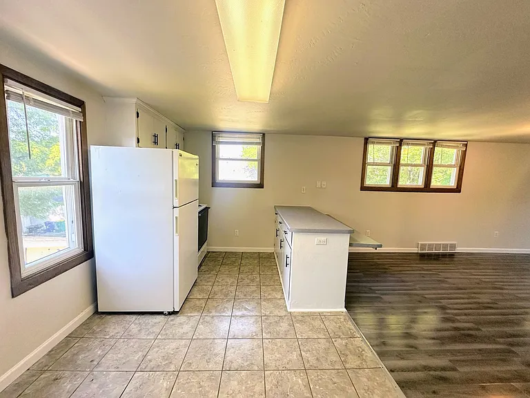 1628 Deckner Ave — Photo 4
