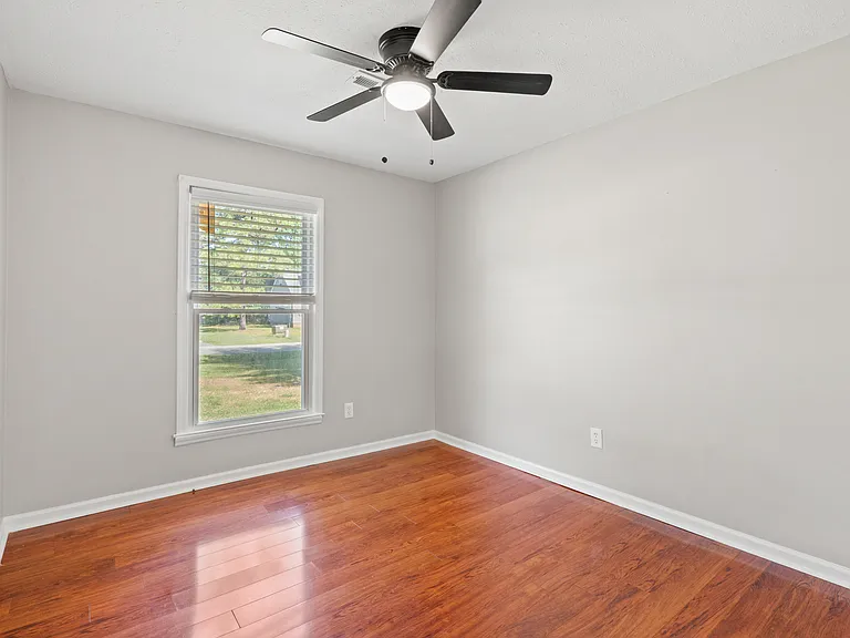 604 Rusty Rd — Photo 8