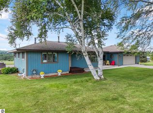 7420 E Birch Point Rd, Traverse City, MI 49684