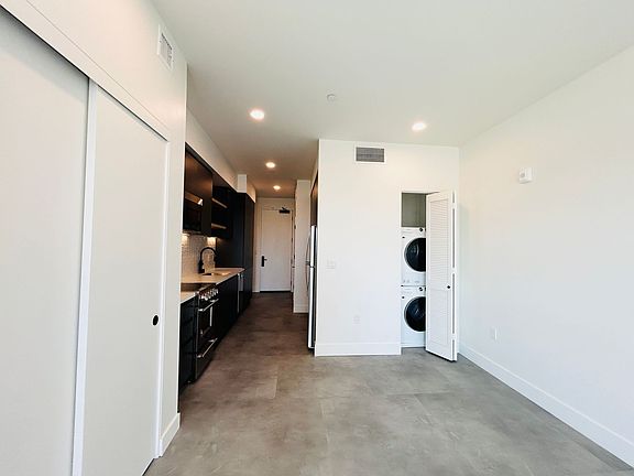 4th image of 3450 W 43rd St