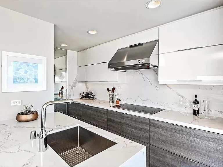 2555 Leavenworth St #303 — Photo 11