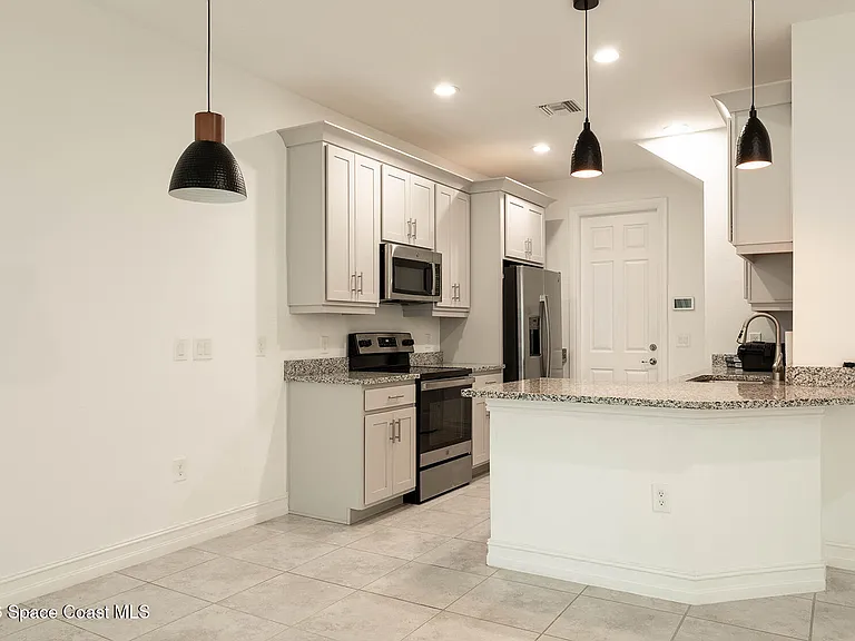 1800 Noel Pl #103 — Photo 5