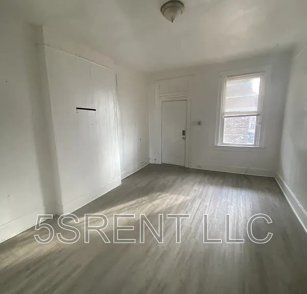 1048 Marshall Ave #5 — Photo 1