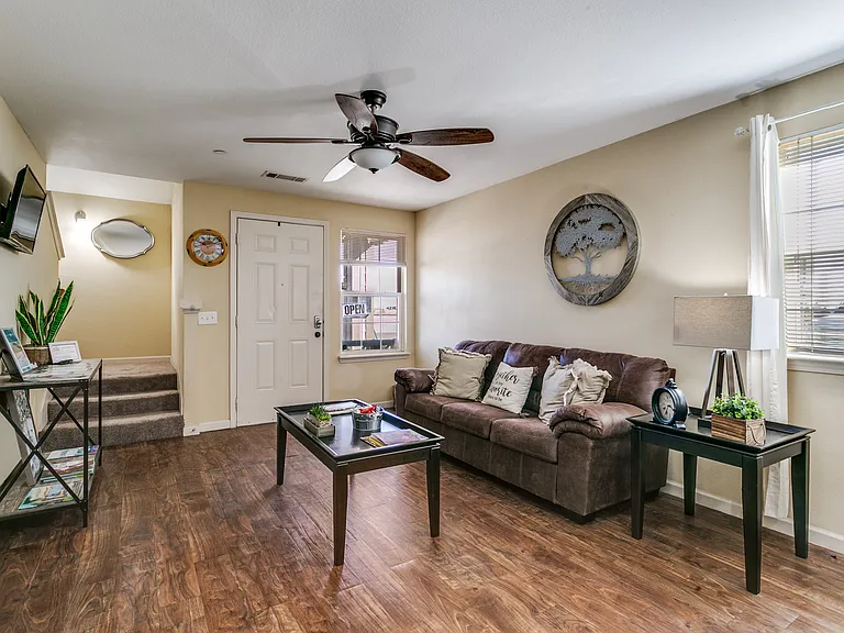Oak Manor Villas — Photo 10
