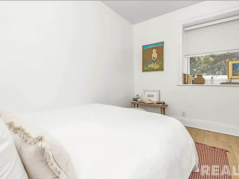 211 Lafayette Ave #13 — Photo 5