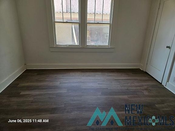 5th image of 307 N Mesquite St