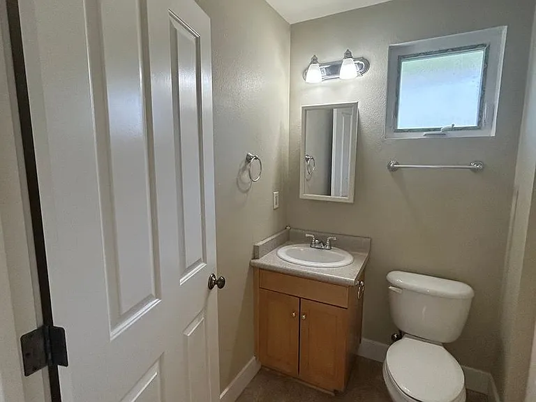 1821 Roth St #B — Photo 6