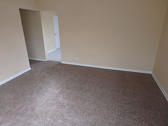 4th image of 16259 Oxford Dr