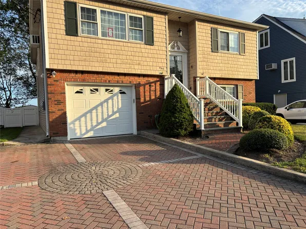 557 Southside Avenue, Freeport, NY 11520
