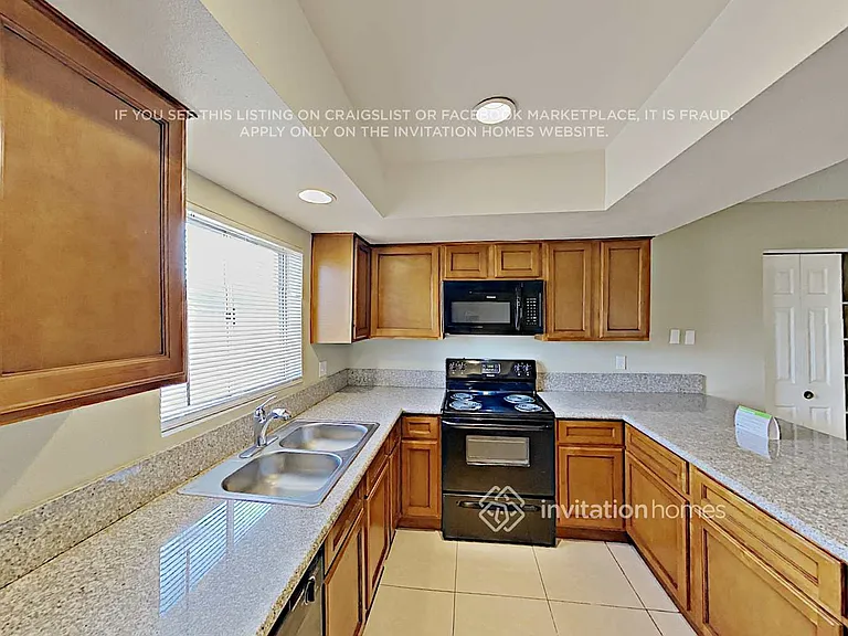7016 W Wilshire Dr — Photo 7