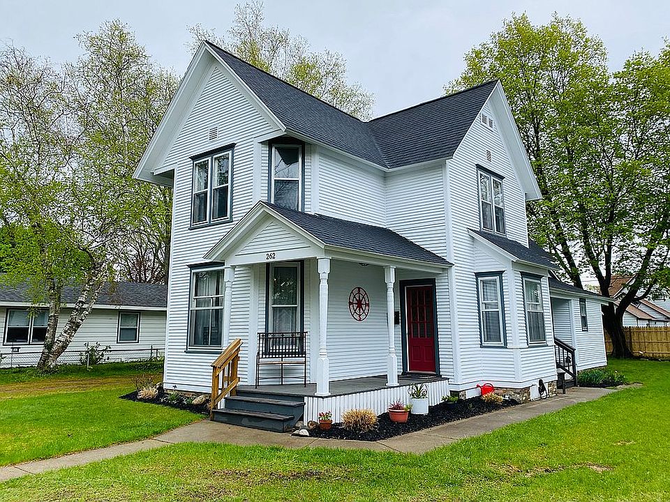 1st image of 262 W 11th St