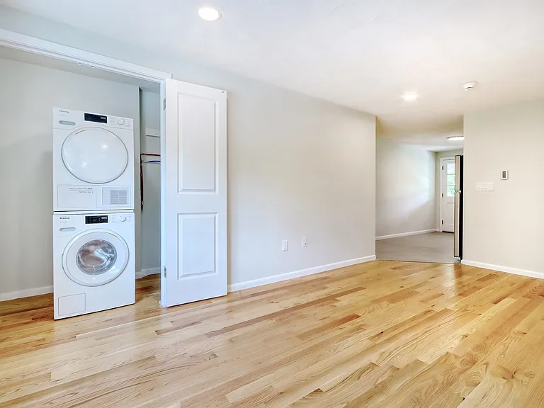405 Washington St #2 — Photo 8