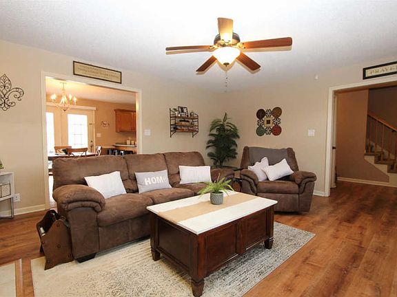 3rd image of 3405 Bradfield Dr