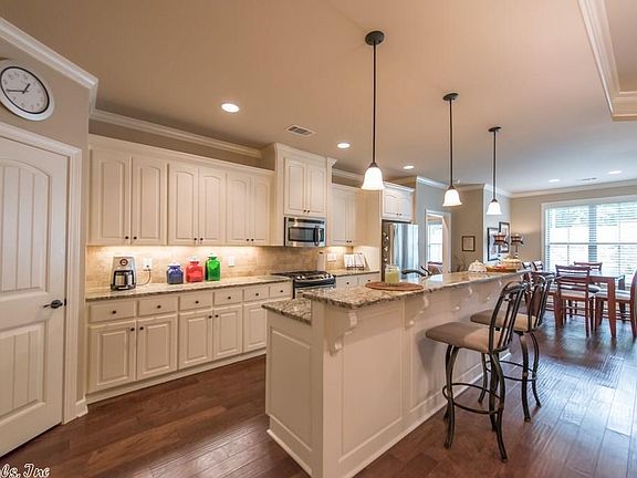 3rd image of 9301 Meadow Gardens Cir