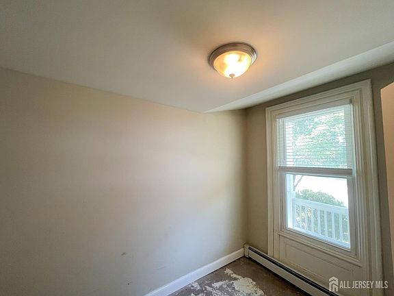 4th image of 173 Clinton St