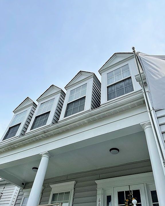 2nd image of 609 Nathan Pl NE