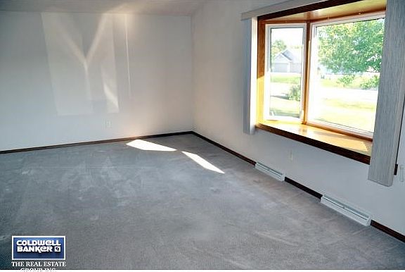 Great Room w/ Vaulted Ceiling